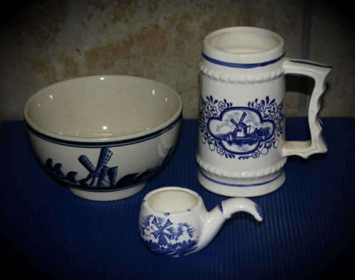 3 Blue and White Porcelain Items -Mug (140x125x80mm),bowl (80x45mm) and egg cup (45x105x55mm)