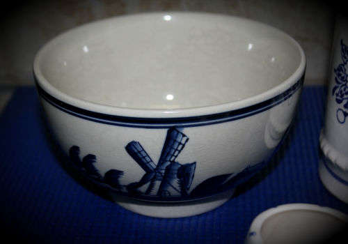 3 Blue and White Porcelain Items -Mug (140x125x80mm),bowl (80x45mm) and egg cup (45x105x55mm)