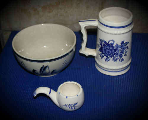 3 Blue and White Porcelain Items -Mug (140x125x80mm),bowl (80x45mm) and egg cup (45x105x55mm)