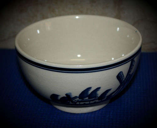 3 Blue and White Porcelain Items -Mug (140x125x80mm),bowl (80x45mm) and egg cup (45x105x55mm)