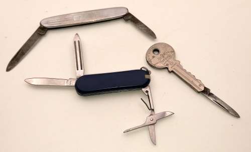 Vintage Richards Lamp Post Brand Key Knife Made in Sheffield england and 2 other old pocket knifes