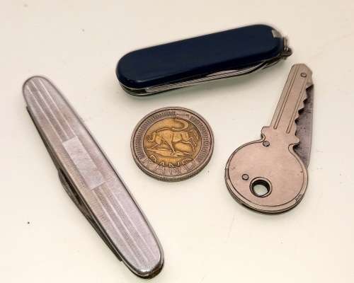 Vintage Richards Lamp Post Brand Key Knife Made in Sheffield england and 2 other old pocket knifes