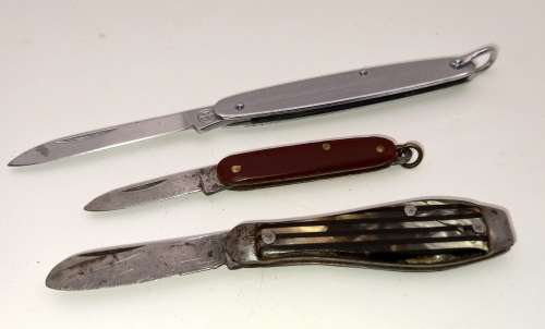 3 Small vintage Pocket Knifes