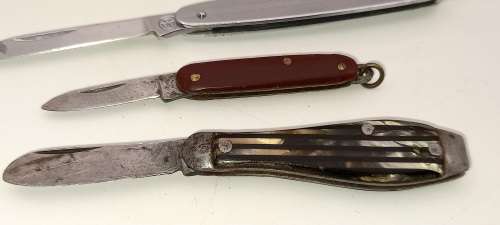 3 Small vintage Pocket Knifes