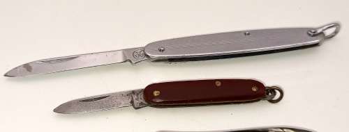3 Small vintage Pocket Knifes