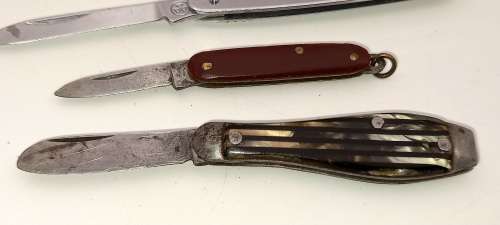 3 Small vintage Pocket Knifes