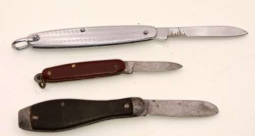 3 Small vintage Pocket Knifes