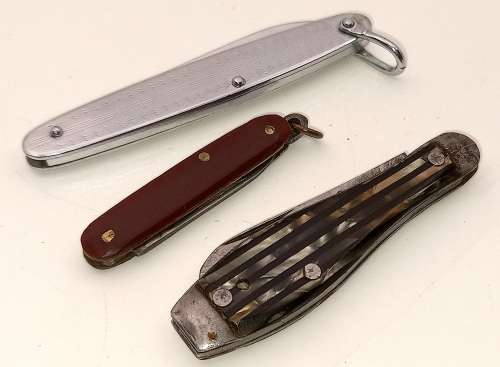 3 Small vintage Pocket Knifes