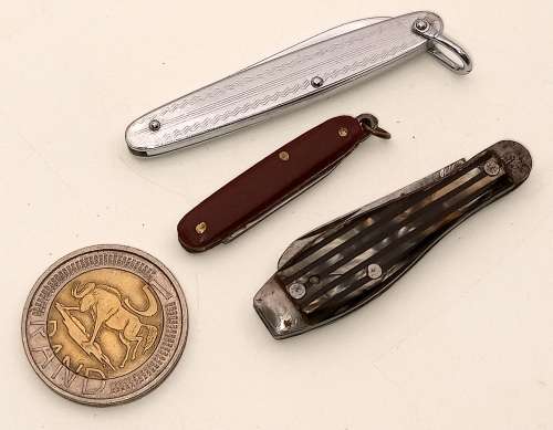 3 Small vintage Pocket Knifes