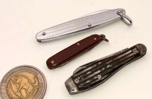 3 Small vintage Pocket Knifes
