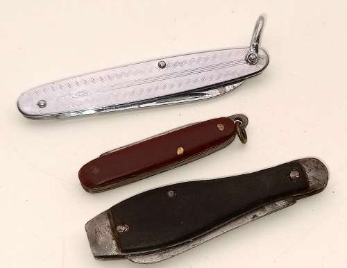 3 Small vintage Pocket Knifes