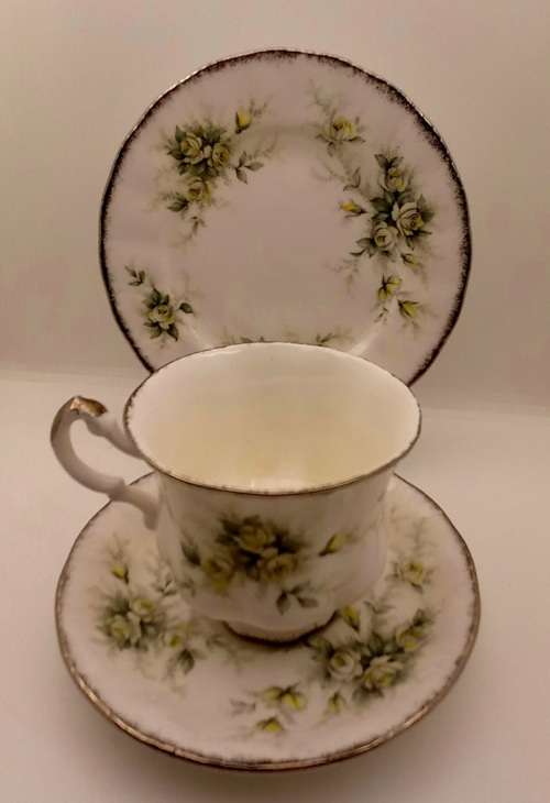 Vintage PARAGON "First love" Trio Stroke-on-Trent,By appointment to The Queen - 5 available