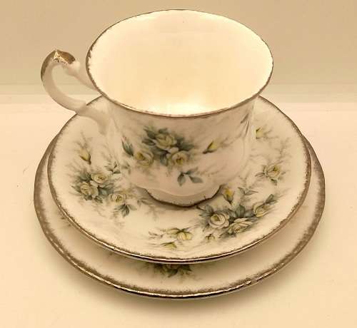 Vintage PARAGON "First love" Trio Stroke-on-Trent,By appointment to The Queen - 5 available