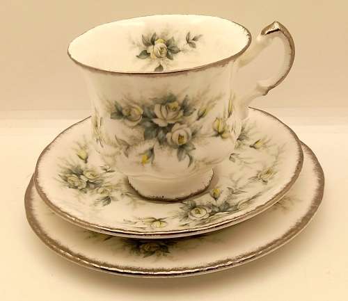 Vintage PARAGON "First love" Trio Stroke-on-Trent,By appointment to The Queen - 5 available
