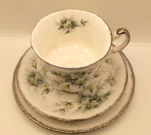 Vintage PARAGON "First love" Trio Stroke-on-Trent,By appointment to The Queen - 5 available