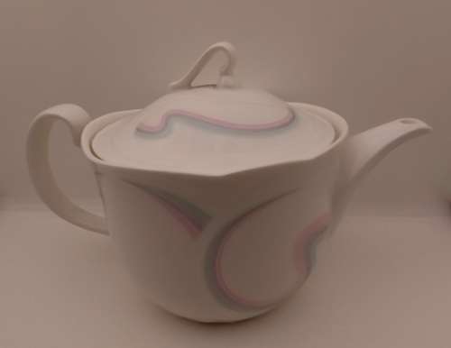 Vintage 1986 Royal Albert Bone China HORIZONS Aurora series teapot -excellent Condition