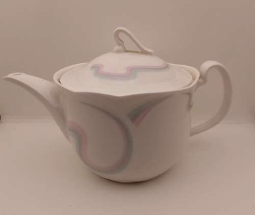 Vintage 1986 Royal Albert Bone China HORIZONS Aurora series teapot -excellent Condition