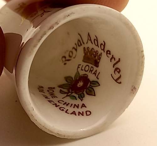 A Collection of 9 Vintage Bone China Porcelain Thimbles