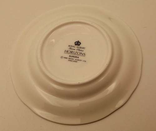 Vintage 1986 Royal Albert Bone China HORIZONS Aurora series Tea Duo -(Cup is chipped)