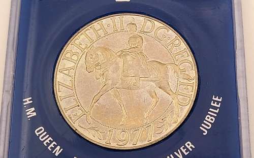 1952-1977 H.M Queen Elizabeth II Silver Jubilee Proof crown in perspex holder