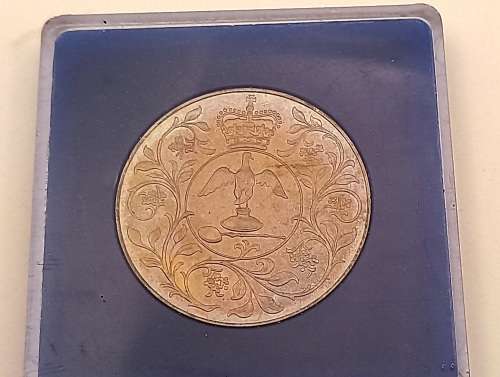 1952-1977 H.M Queen Elizabeth II Silver Jubilee Proof crown in perspex holder