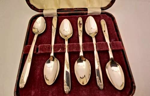 6 Vintage-Angora Silver plated EPNS Tea Spoons and Sugar Tongs in Original box Made in England