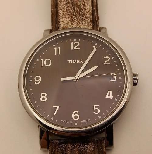 Pre-owned Vintage TIMEX Indiglo Quartz watch working with new lithium battery leather strap