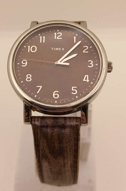 Pre-owned Vintage TIMEX Indiglo Quartz watch working with new lithium battery leather strap