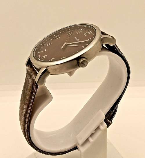 Pre-owned Vintage TIMEX Indiglo Quartz watch working with new lithium battery leather strap