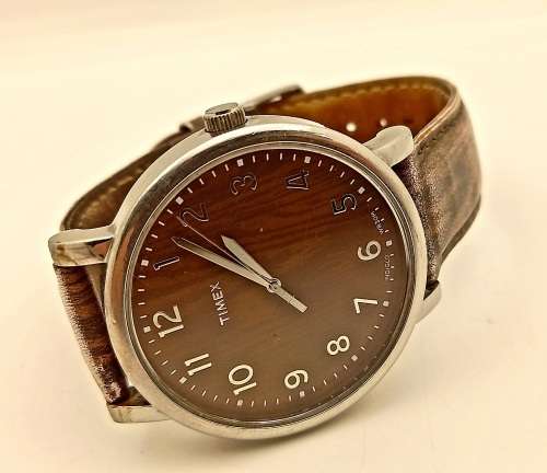 Pre-owned Vintage TIMEX Indiglo Quartz watch working with new lithium battery leather strap