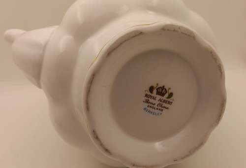 Vintage Royal Albert Berkeley Coffee pot (No Damage)
