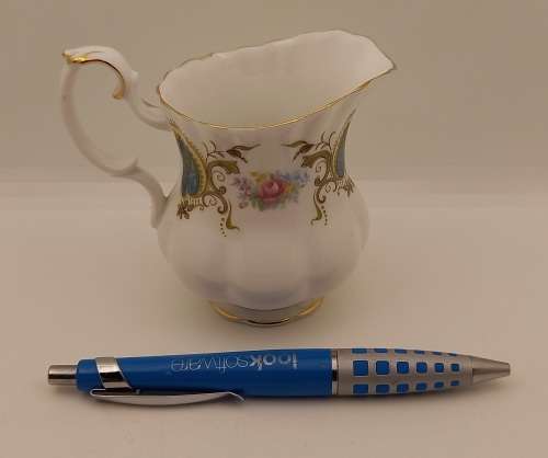 Vintage Royal Albert Berkeley coffee Creamer 90x110x70mm (Hairline Crack )