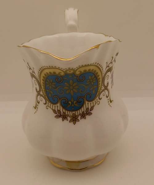 Vintage Royal Albert Berkeley coffee Creamer 90x110x70mm (Hairline Crack )