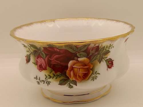 Vintage Royal Albert `OLD COUNTRY ROSES`  Sugar Bowl  60x111mm