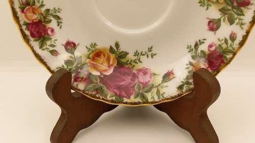 Vintage Royal Albert "OLD COUNTRY ROSES"  Saucer 140mm