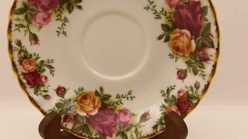 Vintage Royal Albert "OLD COUNTRY ROSES"  Saucer 140mm