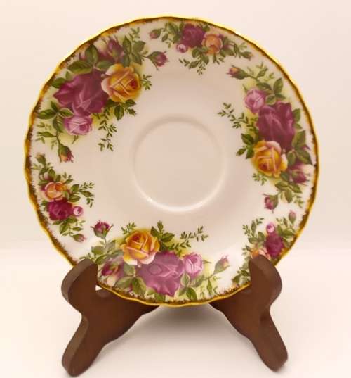 Vintage Royal Albert "OLD COUNTRY ROSES"  Saucer 140mm