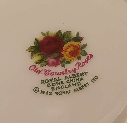 Vintage Royal Albert "OLD COUNTRY ROSES"  Saucer 140mm