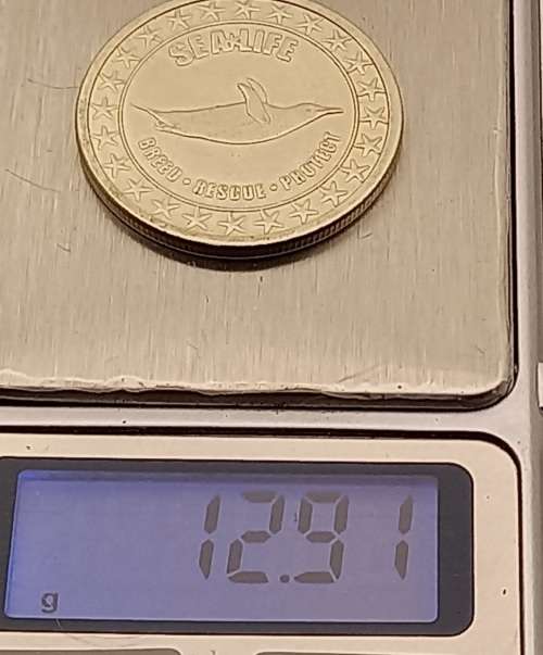 2015 - LONDON  Sea Life  Token Swimming Gentoo Penguin  Breed, Rescue, Protect