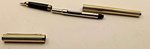 Vintage Ronson Fountain pen with 585 14c Gold.Nib - made in Germany -squeeze converter