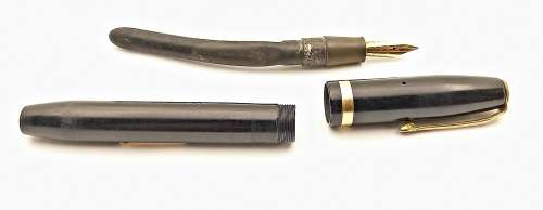 Vintage 1950's Conway Stewart 84 Black Fountain Pen 14kt gold nib .. see photos