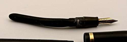 Vintage 1950's Conway Stewart 84 Black Fountain Pen 14kt gold nib .. see photos