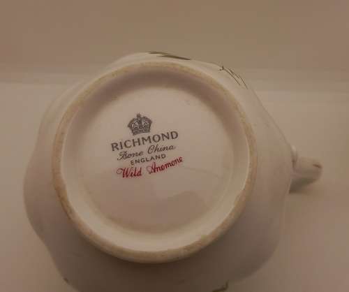 Vintage RICHMOND `WILD ANEMONE` Bone China Creamer Made in England(Hairline Crack)