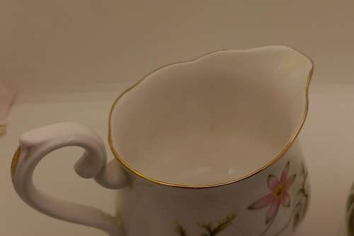 Vintage RICHMOND `WILD ANEMONE` Bone China Creamer Made in England(Hairline Crack)