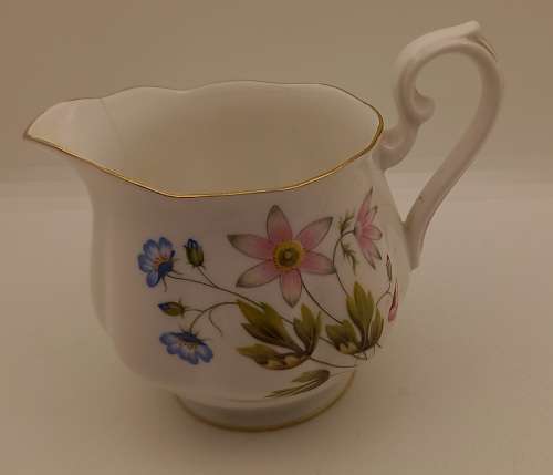 Vintage RICHMOND `WILD ANEMONE` Bone China Creamer Made in England(Hairline Crack)