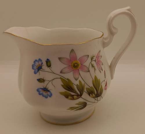 Vintage RICHMOND `WILD ANEMONE` Bone China Creamer Made in England(Hairline Crack)