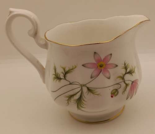 Vintage RICHMOND `WILD ANEMONE` Bone China Creamer Made in England(Hairline Crack)