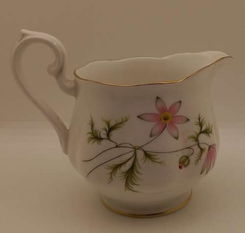 Vintage RICHMOND `WILD ANEMONE` Bone China Creamer Made in England(Hairline Crack)