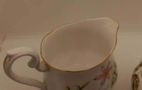 Vintage RICHMOND `WILD ANEMONE` Bone China Creamer Made in England(Hairline Crack)