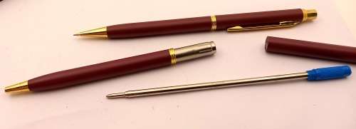 Pre-0wned Unused No-name -Pen and Pencil Gift set -- Ink still OK